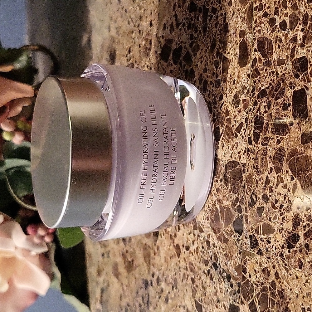Oil-Free Hydrating Gel